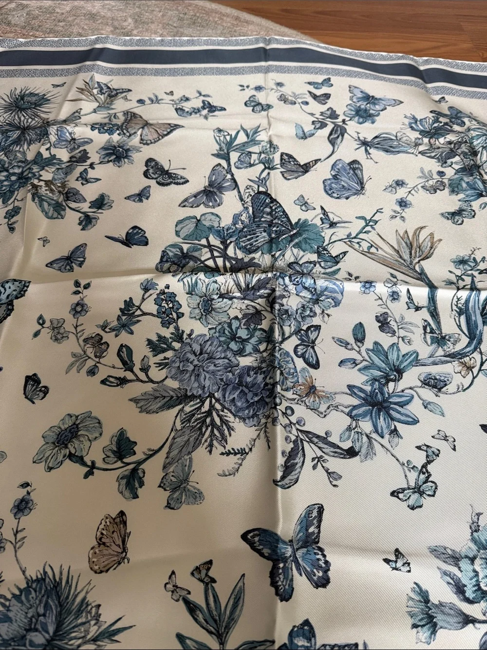 NEW in Box!! Christian Dior Blue & Cream Floral Silk Scarf - Picture 3 of 7